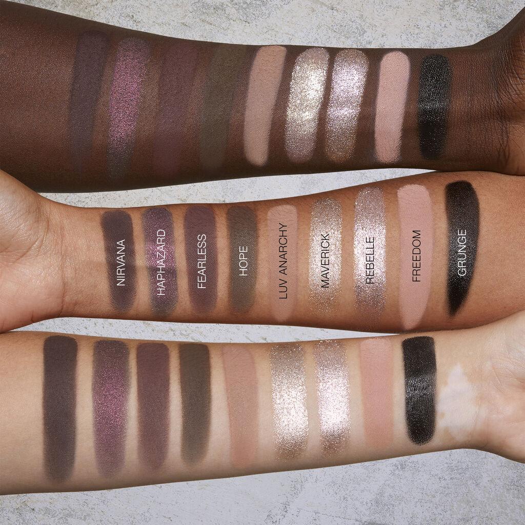 HUDA BEAUTY PRETTY GRUNGE EYESHADOW PALETTE