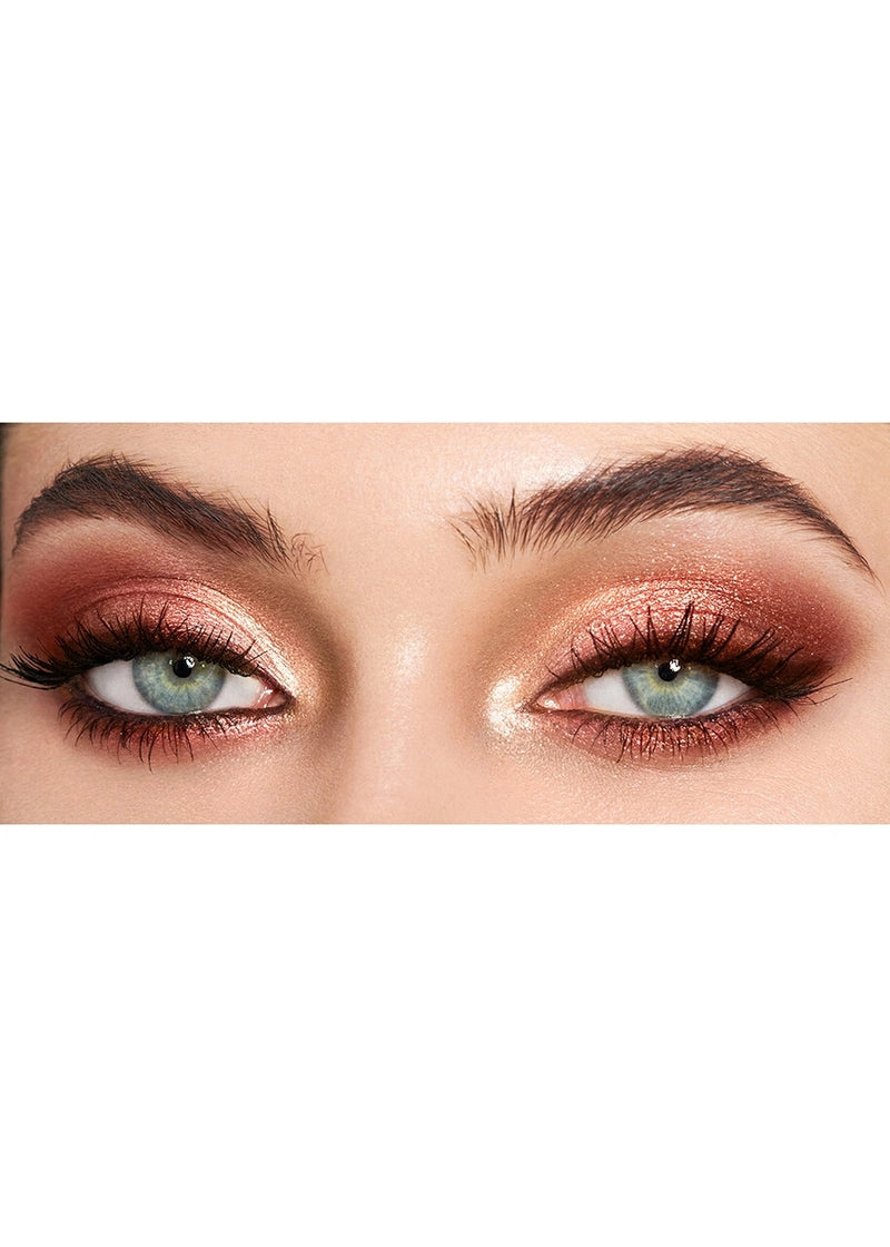 Charlotte Tilbury eyeshadow palette with shimmering nude-pink / Pillow Talk