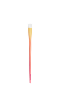 Essence BRUSH IT LIKE IT'S ART Eyeshadow Brush -Throwing A Little Color