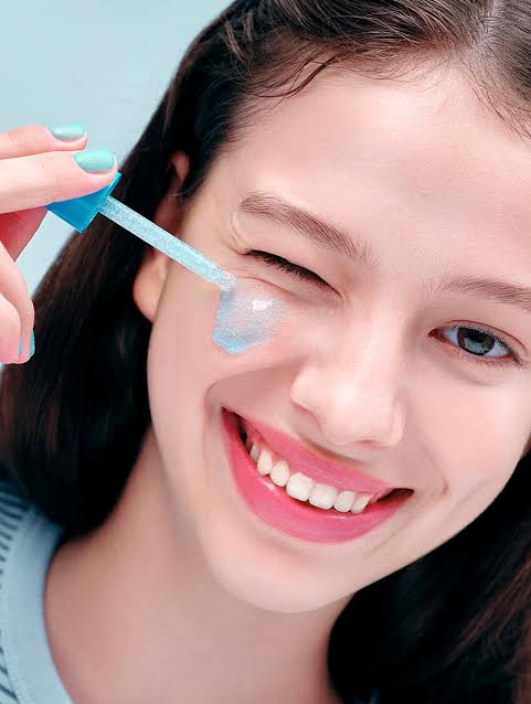 EQQUAL BERRY Hyaltoin Flooding Serum