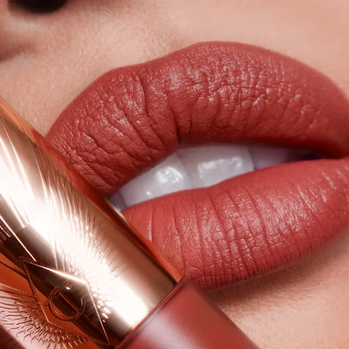 Charlotte Tilbury Airbrush Flawless Lip Blurr